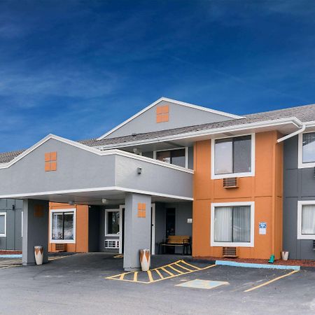 Super 8 By Wyndham Rochester Mayo Clinic Area Bagian luar foto