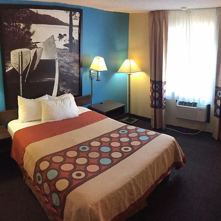 Super 8 By Wyndham Rochester Mayo Clinic Area Bagian luar foto