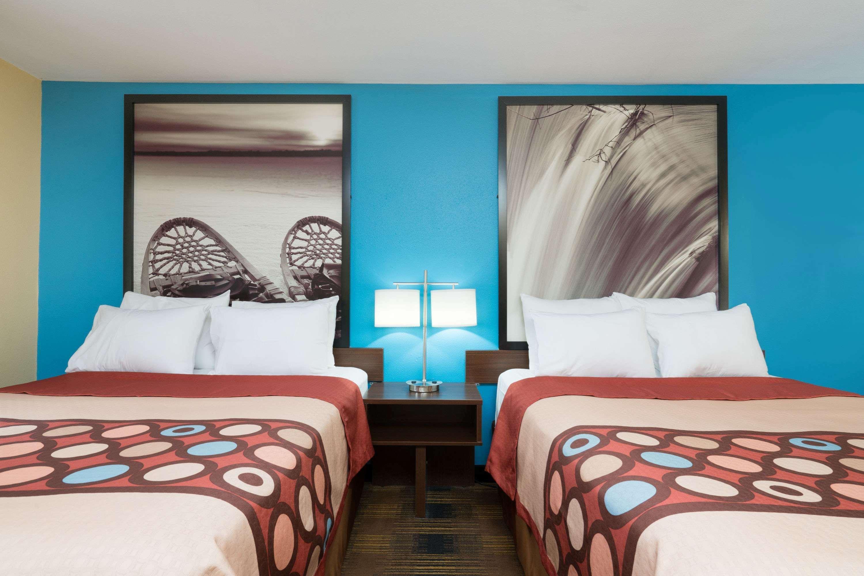Super 8 By Wyndham Rochester Mayo Clinic Area Bagian luar foto