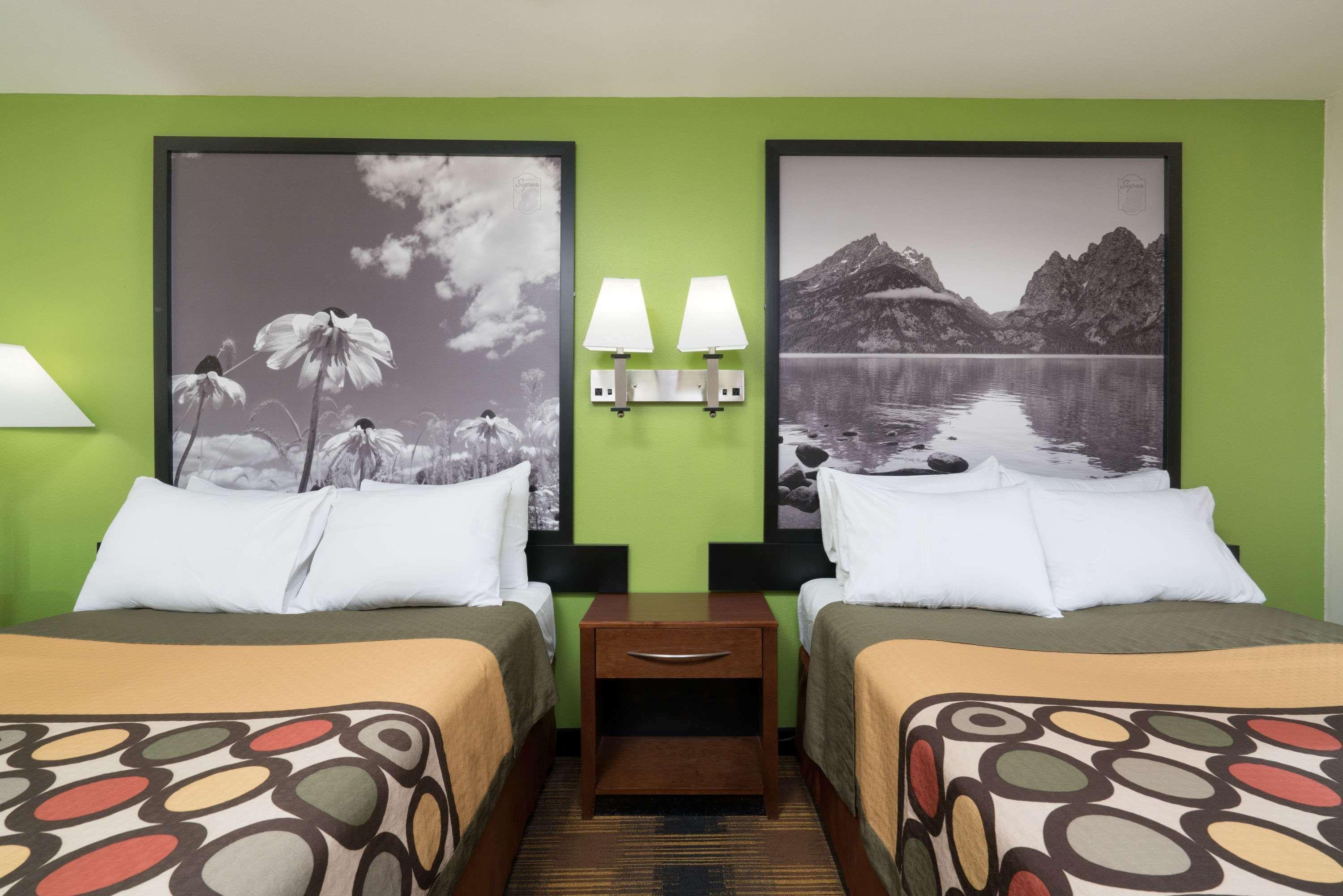 Super 8 By Wyndham Rochester Mayo Clinic Area Bagian luar foto