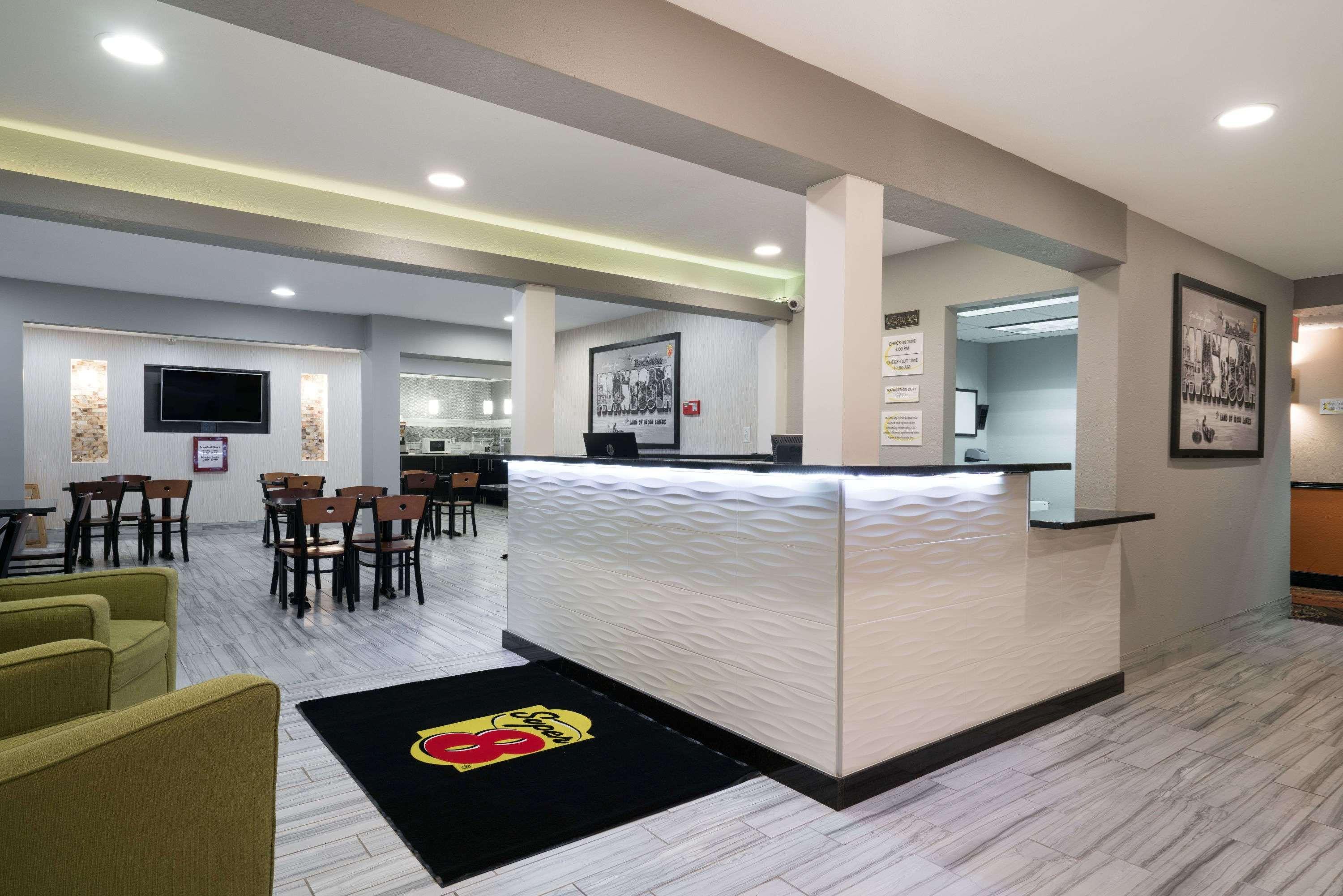 Super 8 By Wyndham Rochester Mayo Clinic Area Bagian luar foto