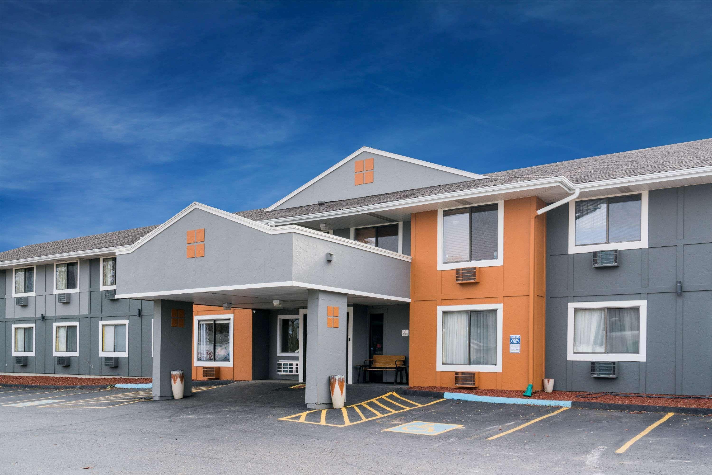 Super 8 By Wyndham Rochester Mayo Clinic Area Bagian luar foto