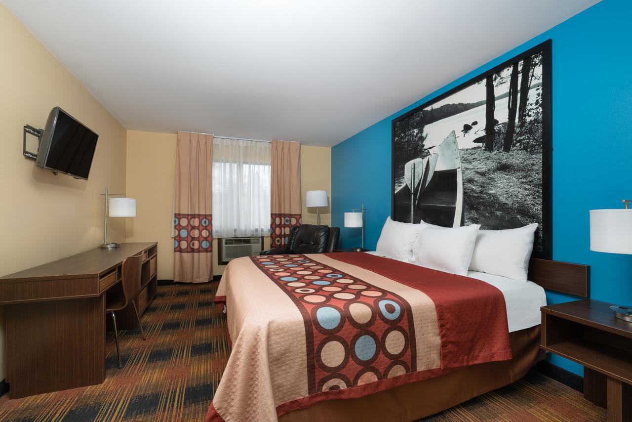 Super 8 By Wyndham Rochester Mayo Clinic Area Bagian luar foto