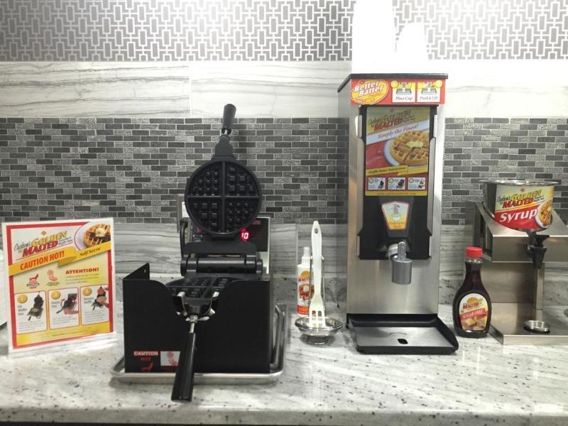 Super 8 By Wyndham Rochester Mayo Clinic Area Bagian luar foto