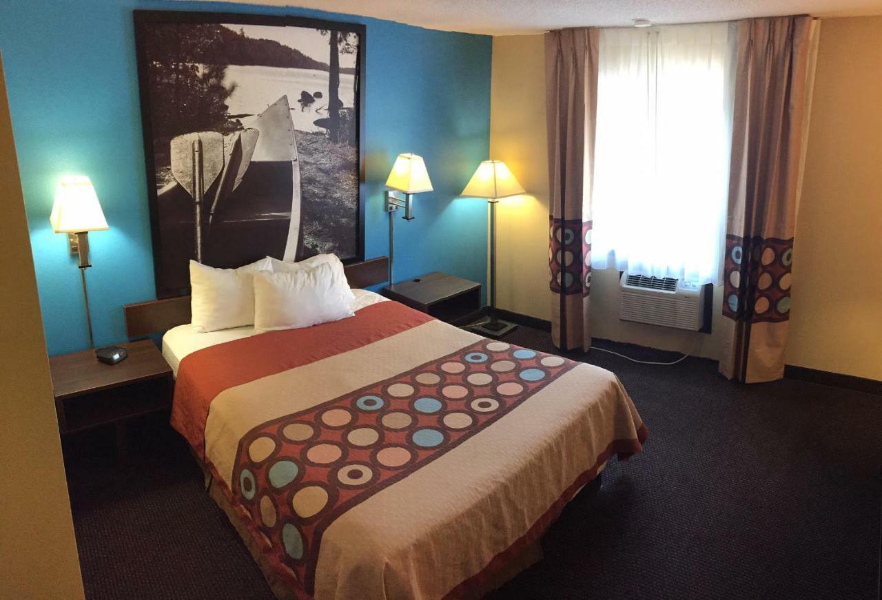 Super 8 By Wyndham Rochester Mayo Clinic Area Bagian luar foto
