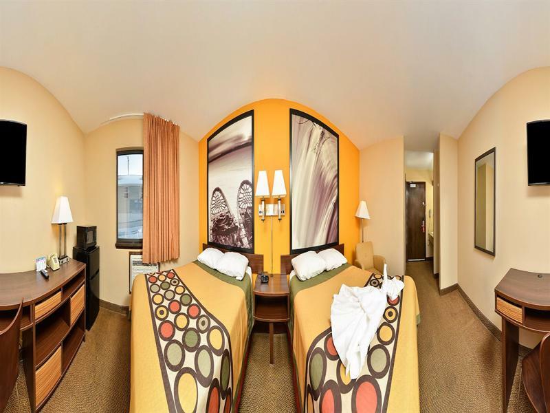 Super 8 By Wyndham Rochester Mayo Clinic Area Bagian luar foto