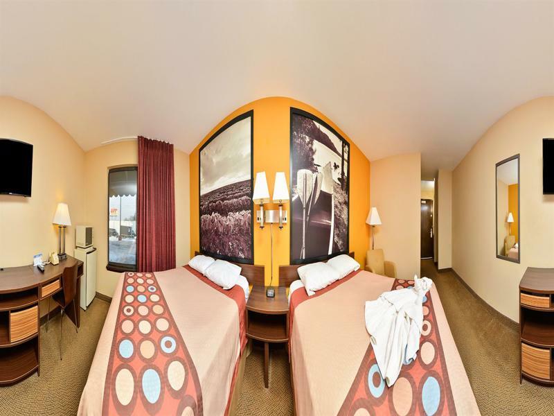 Super 8 By Wyndham Rochester Mayo Clinic Area Bagian luar foto