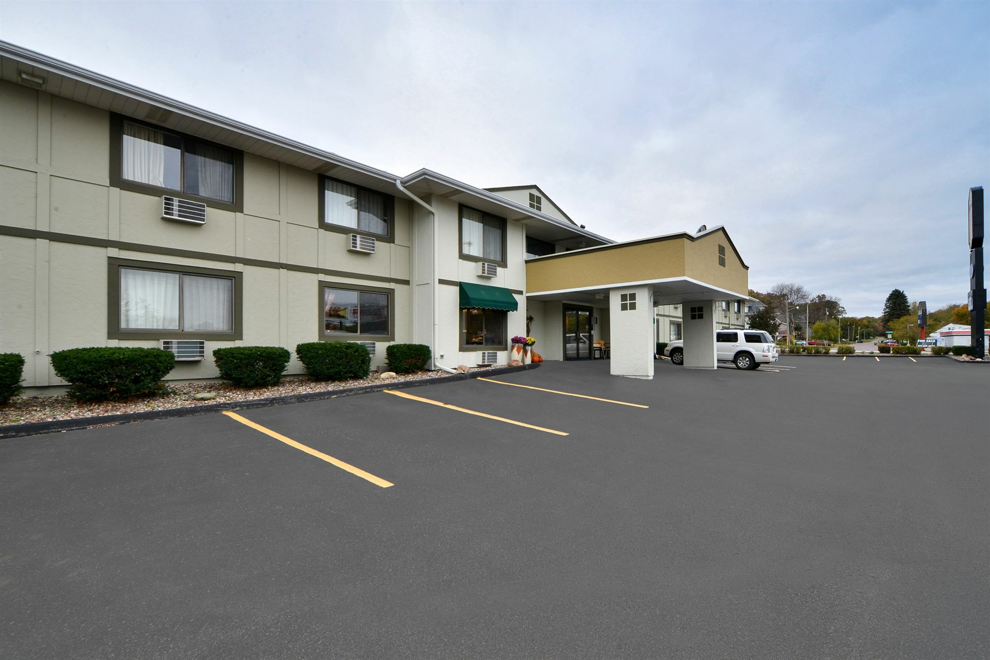 Super 8 By Wyndham Rochester Mayo Clinic Area Bagian luar foto